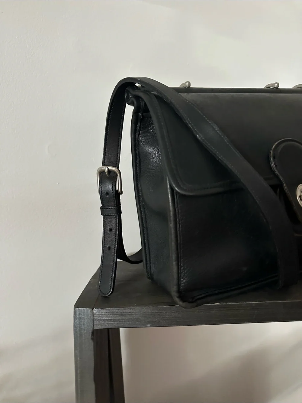 Classic Black Leather Crossbody Satchel - Unbranded